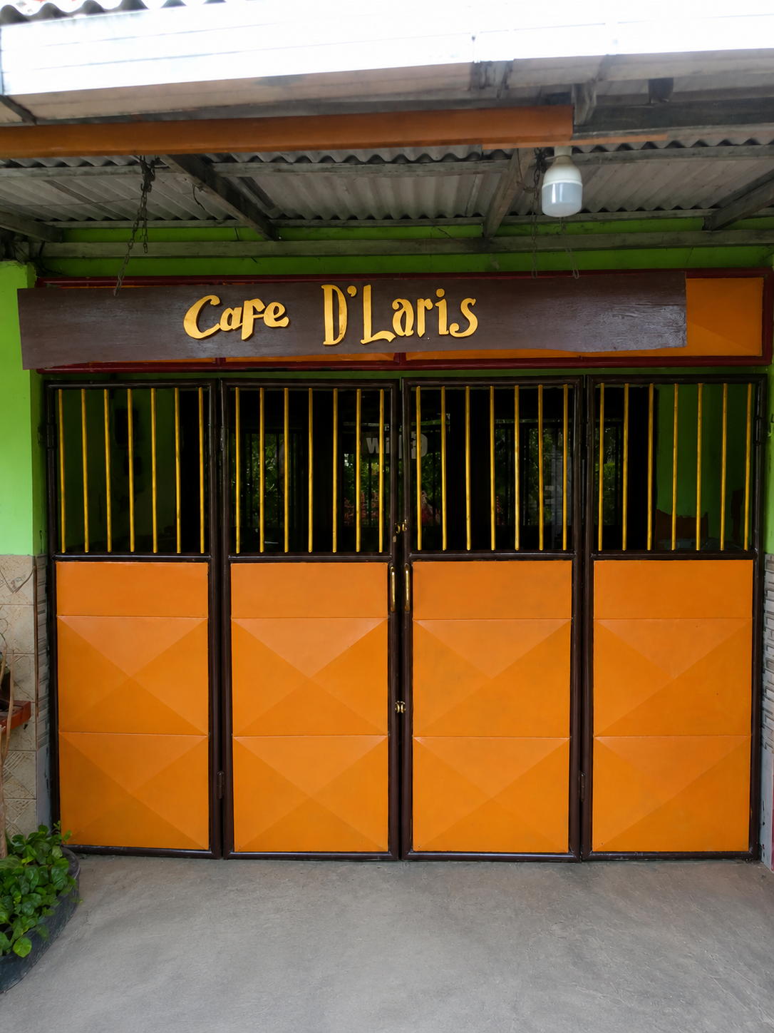 D'LARIS Cafe Interior